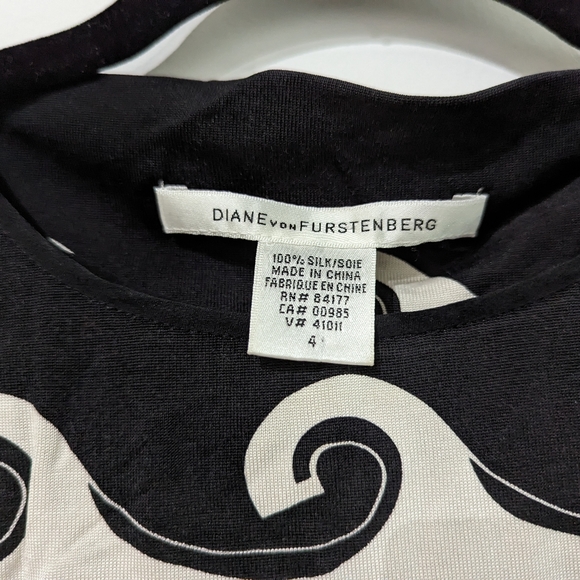 DVF a-line 100% silk waves dress - Picture 2 of 2